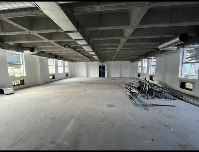 1,715M² OFFICE TO LET IN RONDEBOSCH